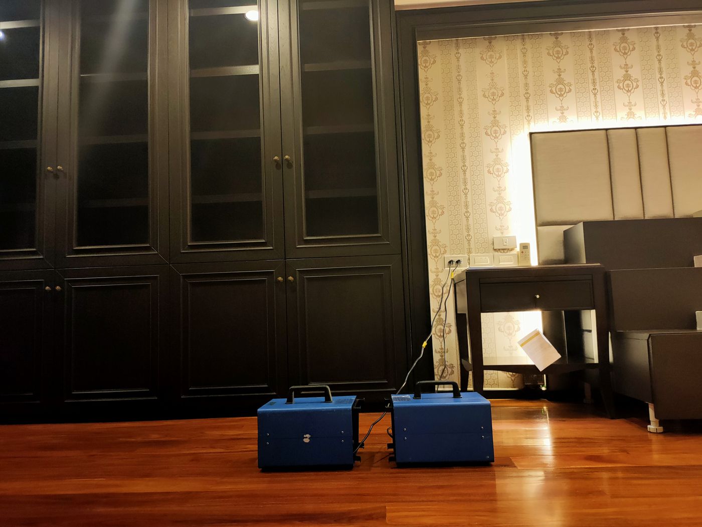 ห้องนอนใหญ่ — เครื่องแอคทีฟอ็อกซิเจนตั้งทำงานในห้อง